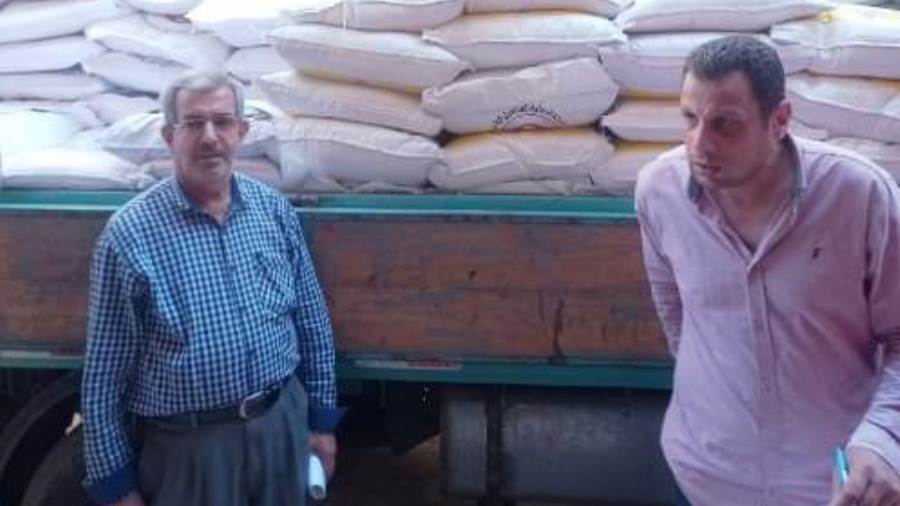 أثناء ضبط سيارة محملة تقاوي قمح مجهول المصدر