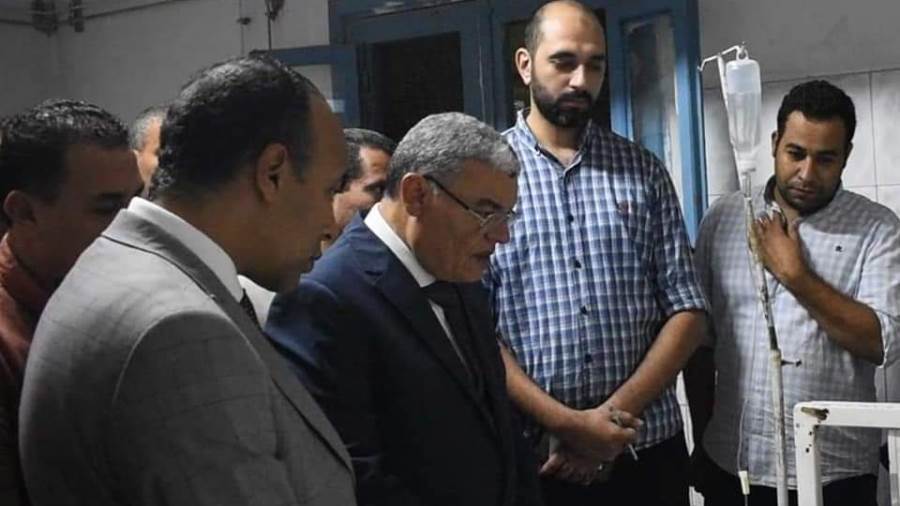 محافظ المنيا يطمئن على حالة المصابين
