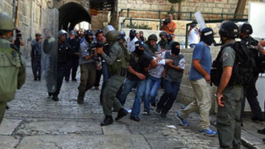 الاحتلال يعتقل 5 فلسطينيين