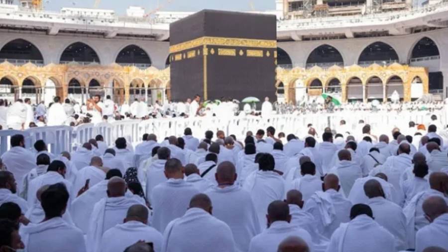 المصلين في المسجد النبوي
