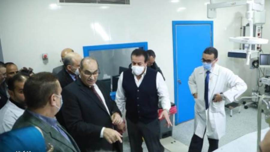 وزير الصحة في شبين الكوم التعليمي