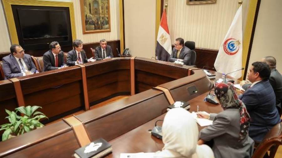 اجتماع وزير الصحة مع الخبير الياباني