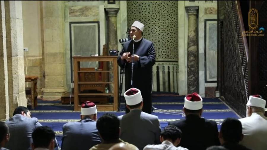 الدكتور عبد المنعم فؤاد المشرف العام على الرواق بالأزهر. الشريف