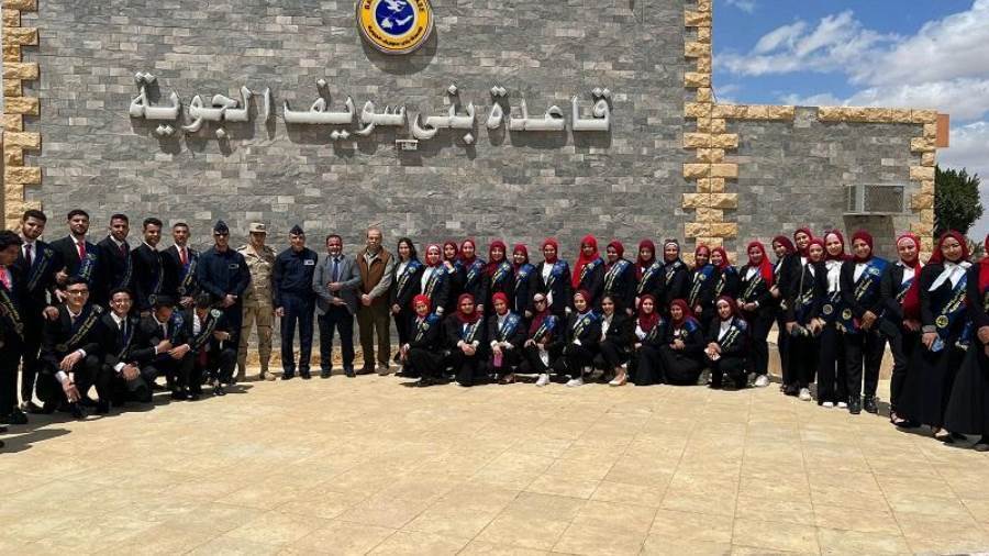 طلاب جامعة بنى سويف فى القاعدة الجوية