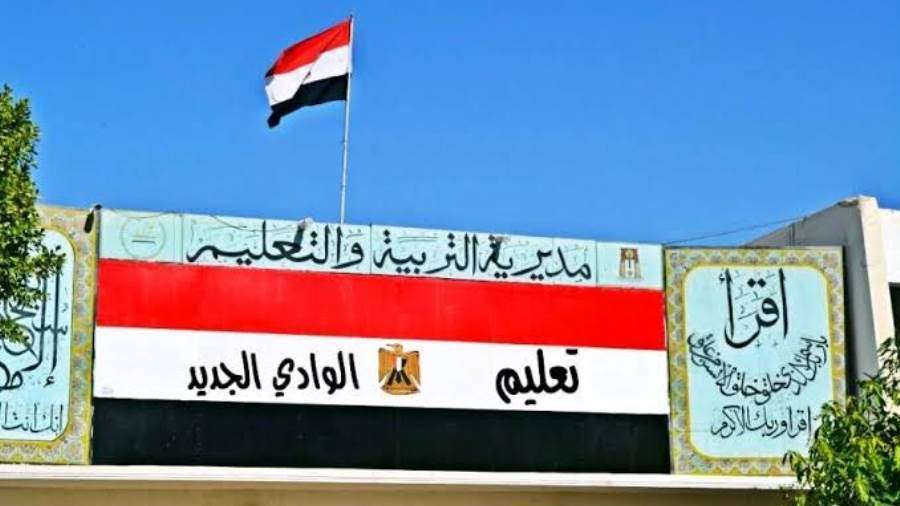 1998طالب بالثانوية العامة يؤدون امتحان علم النفس والجيولوجيا والتفاضل