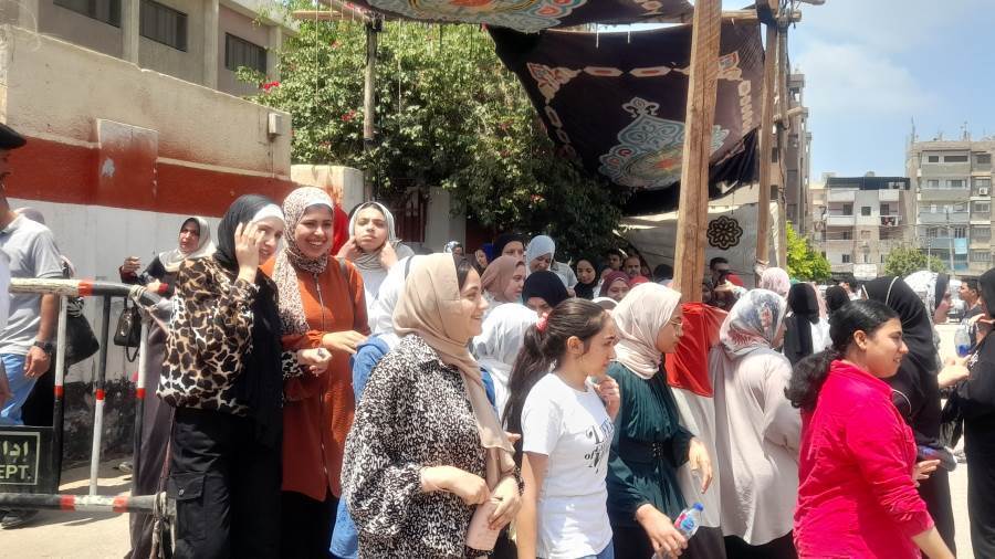فرحة طلاب الثانوية العامة بالقليوبية