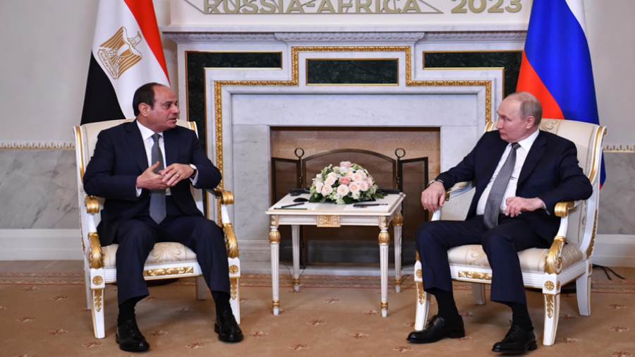 الرئيس عبد الفتاح السيسي خلال لقاءه الرئيس بوتين على هامش القمة الإفريقية الروسية