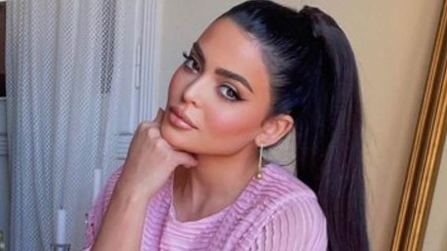 الممثلة الشابة أسماء جلال