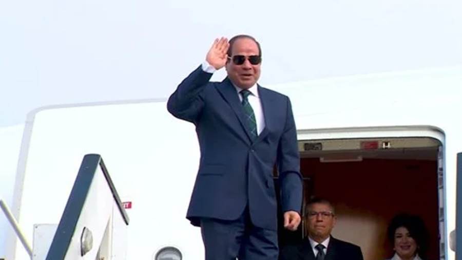 الرئيس السيسي يعود إلى أرض الوطن