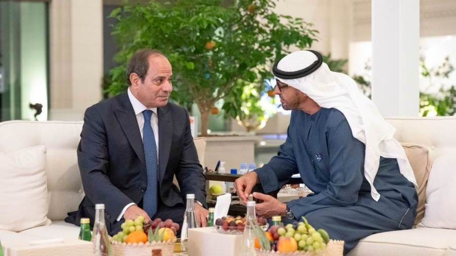 الرئيس عبد الفتاح السيسي خلال لقاءه الشيخ محمد بن زايد
