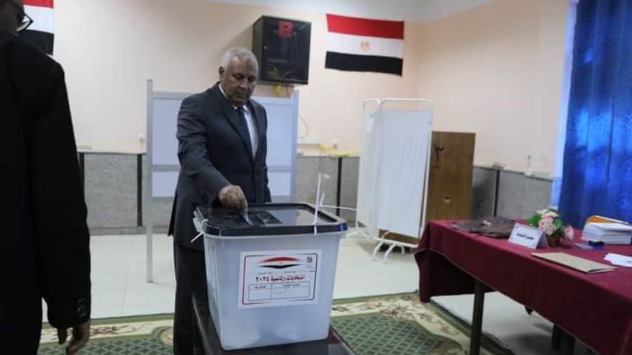 اللواء الزملوط يدلي بصوته بلجنة المغتربين