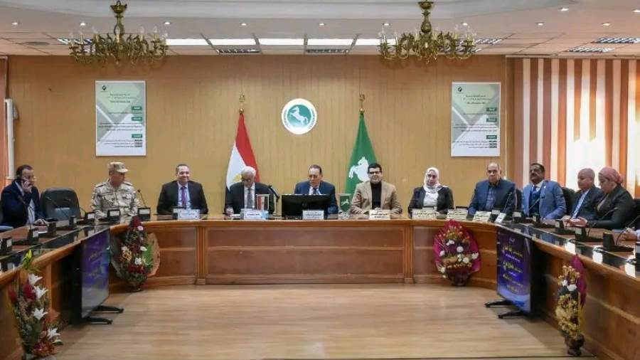 وزير التعليم خلال اجتماعه بالشرقية