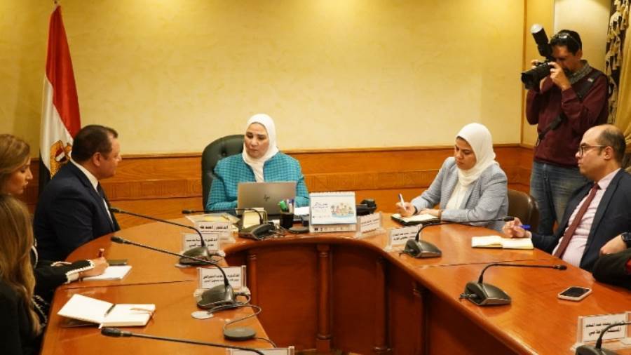 وزيرة التضامن ورئيس الرقابة الصحية