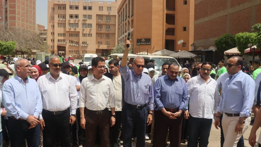 محافظ القليوبية يطلق إشارة البدء