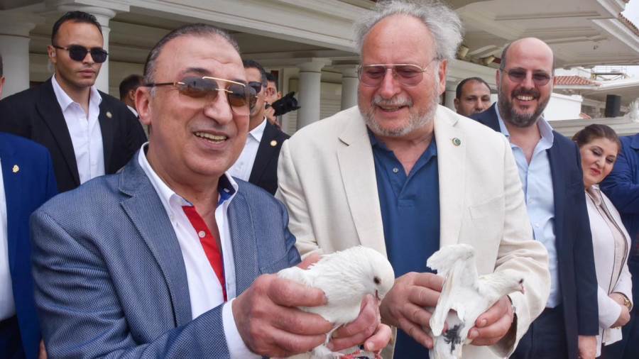 محافظ الإسكندرية يستقبل جلالة الملك أحمد فؤاد الثاني بستاد الإسكندرية الرياضي الدولي