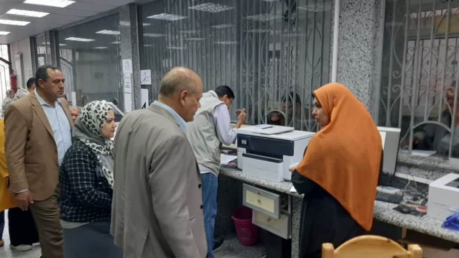 رئيس الوحدة المحلية لمركز ومدينة رشيد يتابع المركز التكنولوجى فى تنفيذ آليات قانون التصالح
