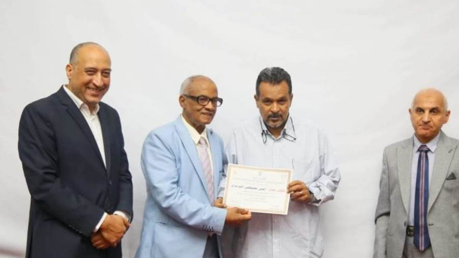جانب من تكريمات عمال البحرالاحمر