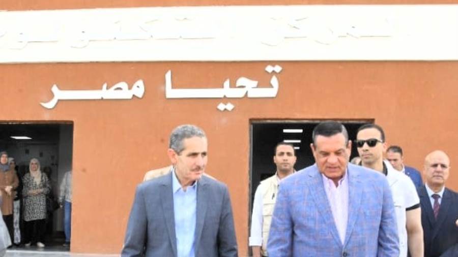 وزير التنمية المحلية خلال زيارة الغربية