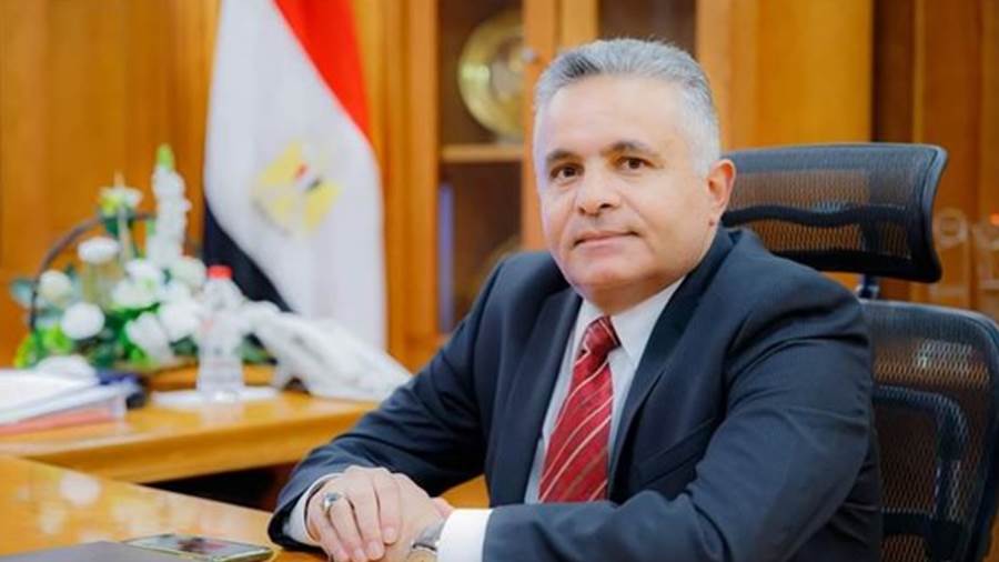 أ.د. اشرف حنيجل رئيس جامعة السويس
