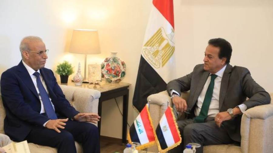 وزير الصحة وسفير العراق