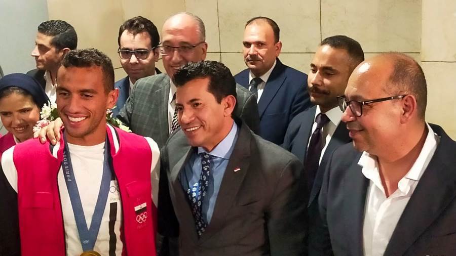 صبحي وادريس مع البطل الذهبي