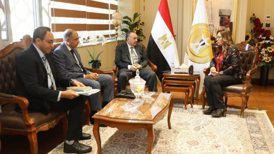 محافظ المنيا يلتقى وزيرة التنمية المحلية