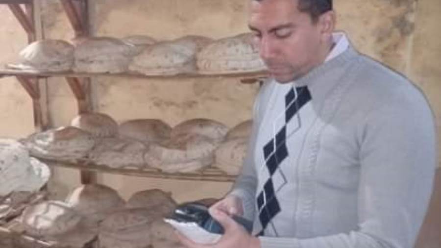 ضبط أصحاب مخابز بلدي لبيعهم 2.6 طن بالسوق السوداء ضبط أصحاب مخابز بلدي لبيعهم 2.6 طن بالسوق السوداء