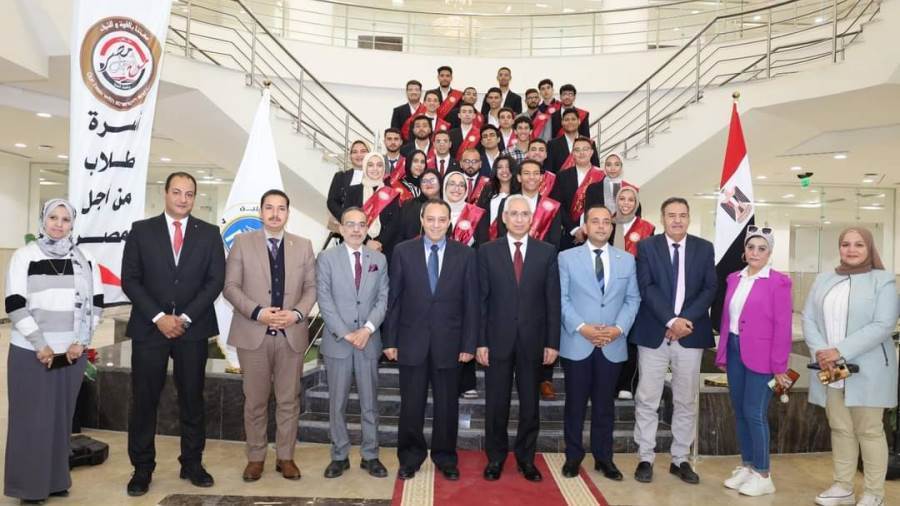 رئيس جامعة المنيا الأهلية مع اتحاد الطلاب