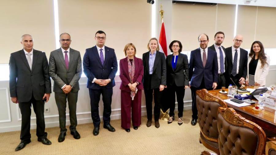 وزيرالإسكان مع نائبة بنك الاستثمار الأوروبي