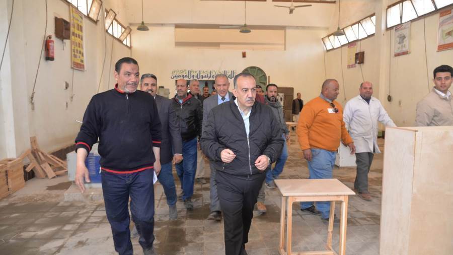 محافظ أسيوط يتفقد أقسام وورش مدرسة ساحل سليم الثانوية الصناعية بنين محافظ أسيوط يتفقد أقسام وورش مدرسة ساحل سليم الثانوية الصناعية بنين