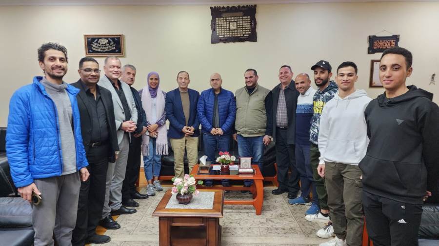 رئيس اتحاد الدراجات يجتمع بالمنتخب قبل المشاركة في سباق الشارقة الدولي رئيس اتحاد الدراجات يجتمع بالمنتخب قبل المشاركة في سباق الشارقة الدولي
