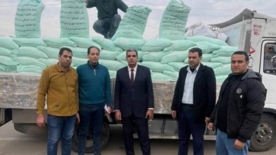 ضبط سيارة نقل محملة 7,850 طن دقيق بلدى مدعم بكمين بالطريق الزراعي بالبحيرة ضبط سيارة نقل محملة 7,850 طن دقيق بلدى مدعم بكمين بالطريق الزراعي بالبحيرة