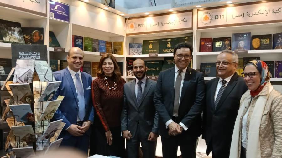وزير الثقافة يزور جناح مكتبة الإسكندرية خلال مراسم افتتاح معرض القاهرة الدولي للكتاب 2025