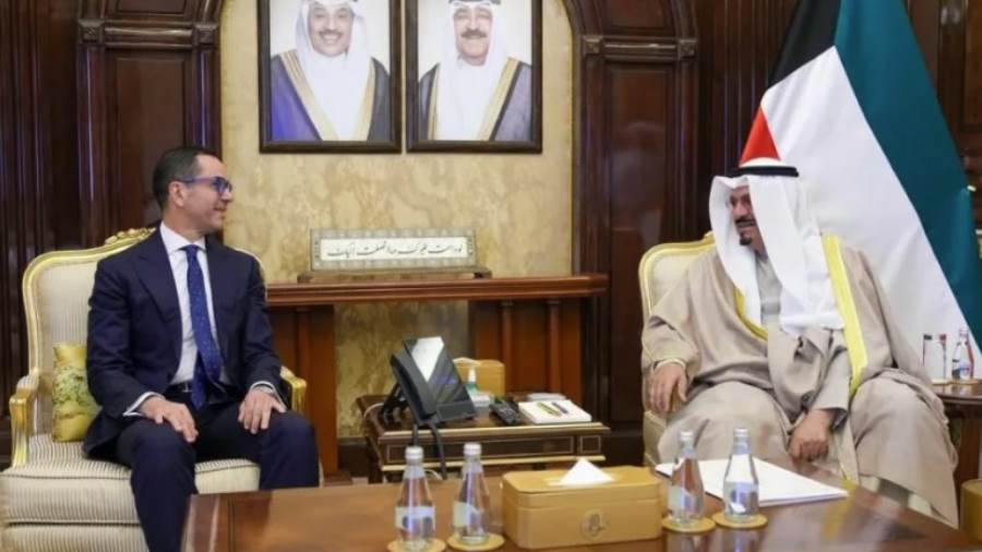 رئيس وزراء الكويت ووزير الاستثمار يبحثان سبل تعزيز التعاون التجاري والصناعي رئيس وزراء الكويت ووزير الاستثمار يبحثان سبل تعزيز التعاون التجاري والصناعي
