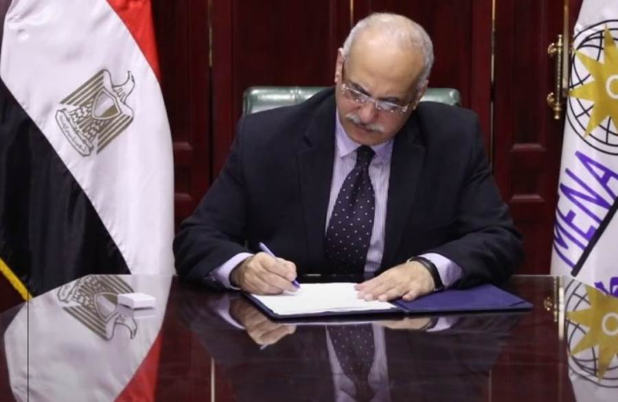 الأستاذ أحمد كمال