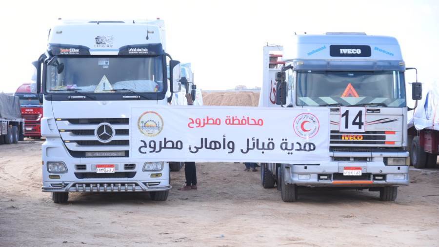 انطلاق قافلة المساعدات والإغاثة لغزة من مطروح انطلاق قافلة المساعدات والإغاثة لغزة من مطروح