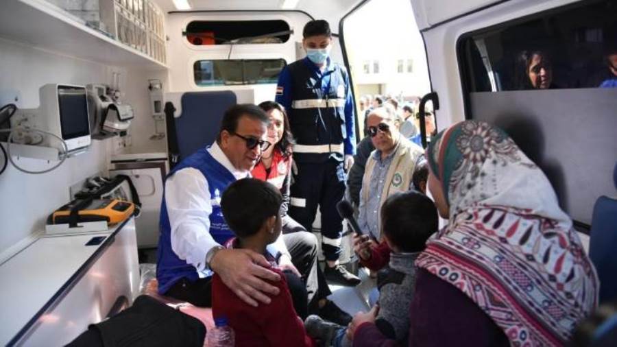 وزير الصحة يتفقد المصابين بمعبر رفح