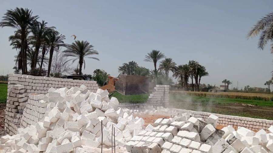 الموجة 25.. إزالة 88 حالة تعدٍ على الأراضي الزراعية وأراضي أملاك الدولة بالمنيا الموجة 25.. إزالة 88 حالة تعدٍ على الأراضي الزراعية وأراضي أملاك الدولة بالمنيا