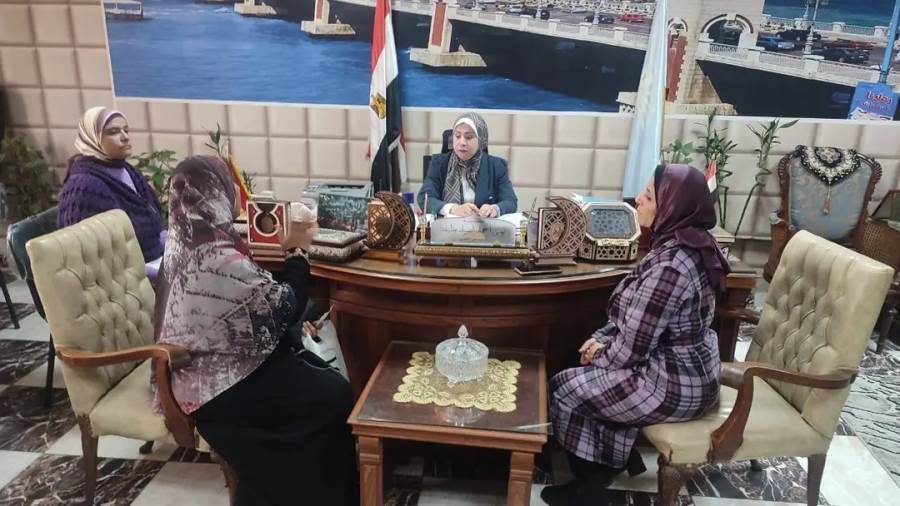 رئيس حي شرق المهندسه نهي خليفة تعقد اللقاء الجماهيري