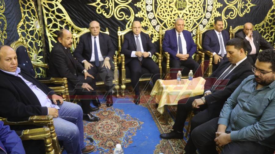 محافظ كفر الشيخ يقدم واجب العزاء في والدة رئيس مدينة سيدي سالم محافظ كفر الشيخ يقدم واجب العزاء في والدة رئيس مدينة سيدي سالم