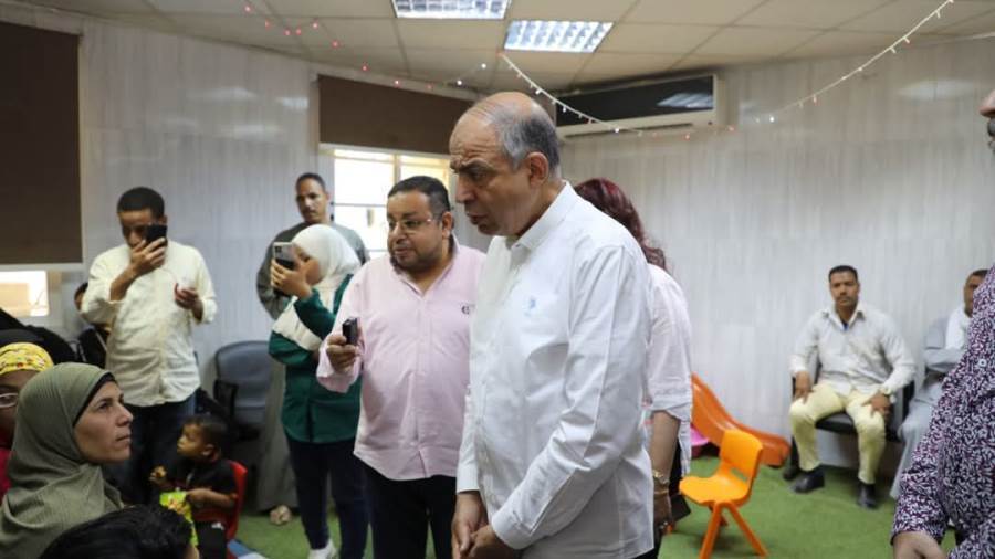 محافظ المنيا خلال الجوله