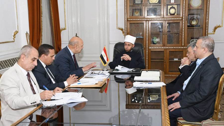 وزير مع رئيس هيئة الأوقاف