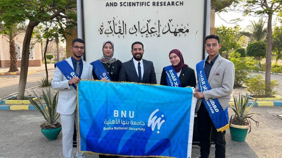 الطلاب المشاركين بالملتقى الحواري