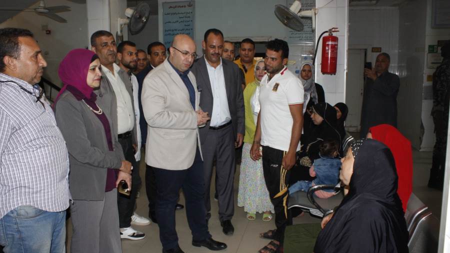 محافظ بنى سويف يتفقد الوحدة الصحية