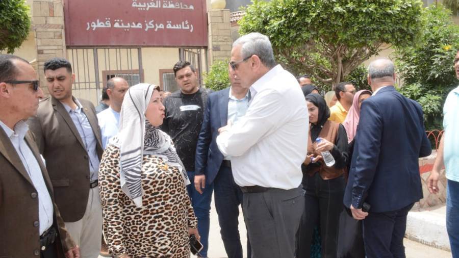 محافظ الغربية خلال الجولة