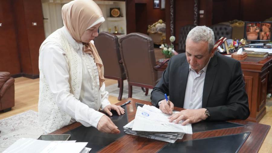 محافظ الغربية خلال اعتماد الاحوزة العمرانية