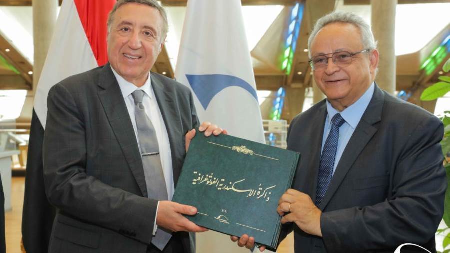 رئيس وأعضاء المحكمة الدستورية العليا في زيارة لمكتبة الإسكندرية
