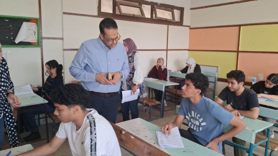 وكيل وزارة التعليم بالغربية خلال تفقد اللجان