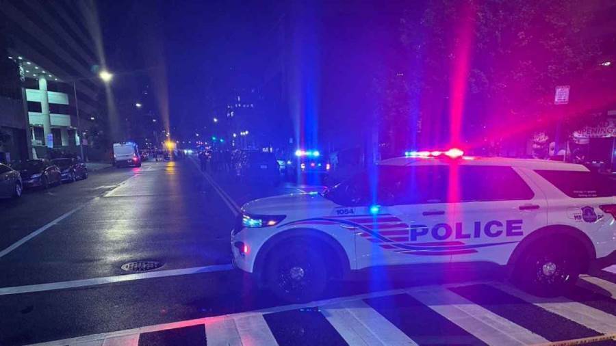 سيارة شرطة في محيط حادث إطلاق النار