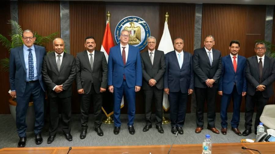اللجنة النقابية تثمن زيارة وزير البترول لمنطقة أبو طرطور وتشيد بجهود العاملين